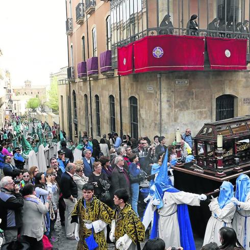 Encuentro de las procesiones del Santo Entierro y Huerto de los Olivos.