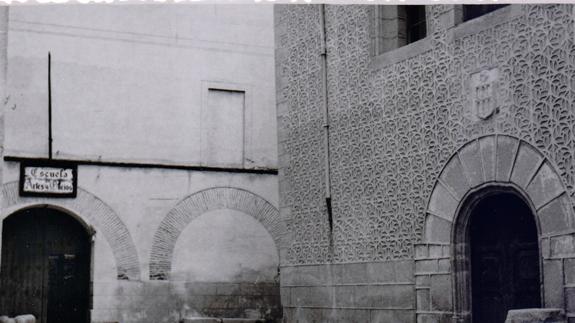 Imagen antigua de la Plaza de las Bellas Artes, donde estuvo en su día la Escuela de Artes y Oficios..foto Río. 1947 (Colección del Archivo Municipal de Segovia)