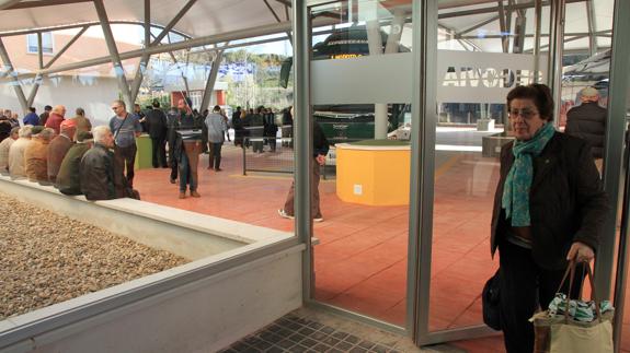asiego de pasajeros en las renovadas instalaciones de la terminal de autobuses de Segovia. De Torre