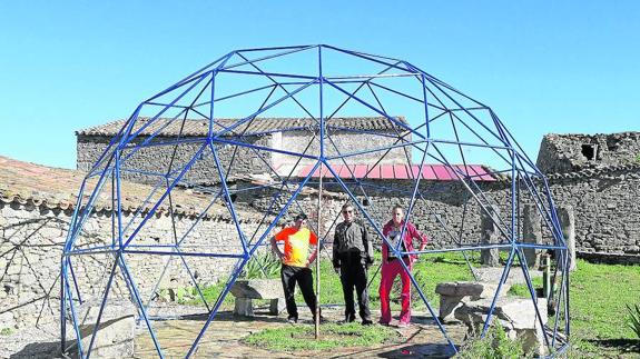 Resultado final de ‘El domo’, obra que se ha realizado en los talleres de forja y soldadura en El Manzano.