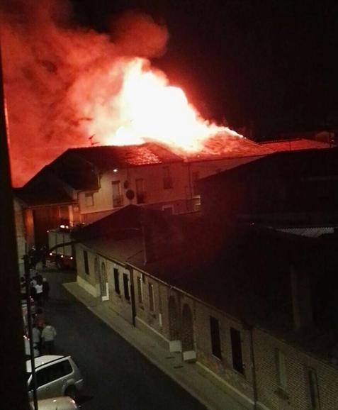 Un incendio calcina una vivienda en Olmedo