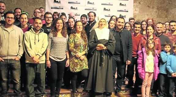Parte del reparto y del equipo técnico que han participado en el rodaje de ‘Red de libertad’.