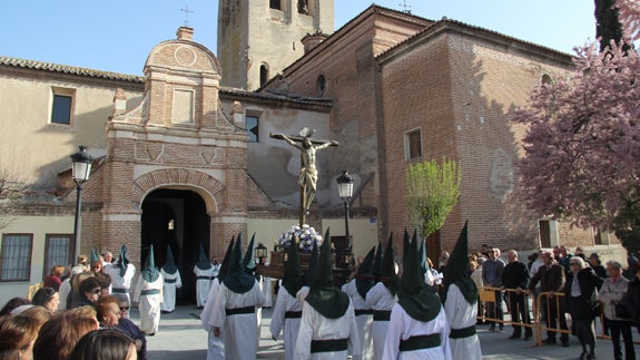 El Cristo de la Fe llega a la iglesia de El Salvador. F.G. MURIEL