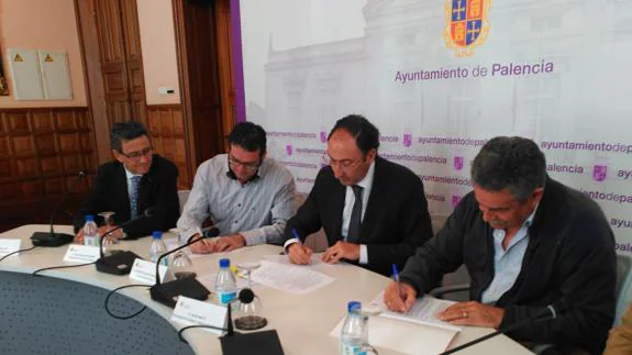 Facundo Pelayo, José Ignacio Reguero, Alfonso Polanco y David Nieto, durante la firma del convenio,