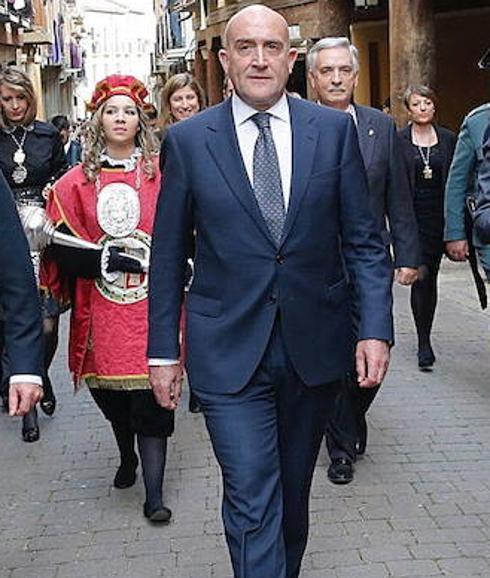 Jesús Julio durante una procesión de la pasada Semana Santa en Medina de Rioseco.