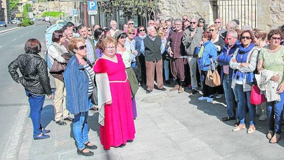 Participantes en el recorrido comunero por Salamanca, dirigido por Jesús Málaga y organizado por el Ayuntamiento de Morille. 