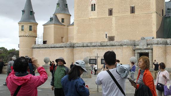 El Alcázar de Segovia corona el mejor abril de su historia, con 81.952 visitantes