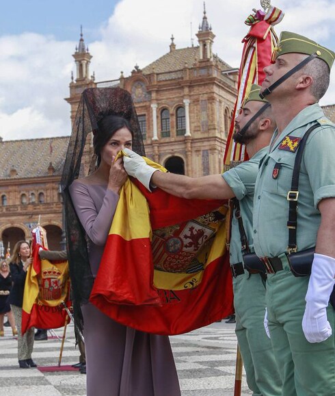 Inés Sastre, en el momento de jurar bandera. 