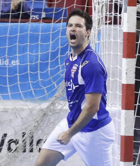 Alfonso de la Rubia celebra con rabia un gol. 