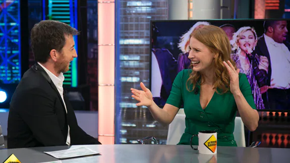 Jessica Chastain con Pablo Motos en 'El Hormiguero'. 