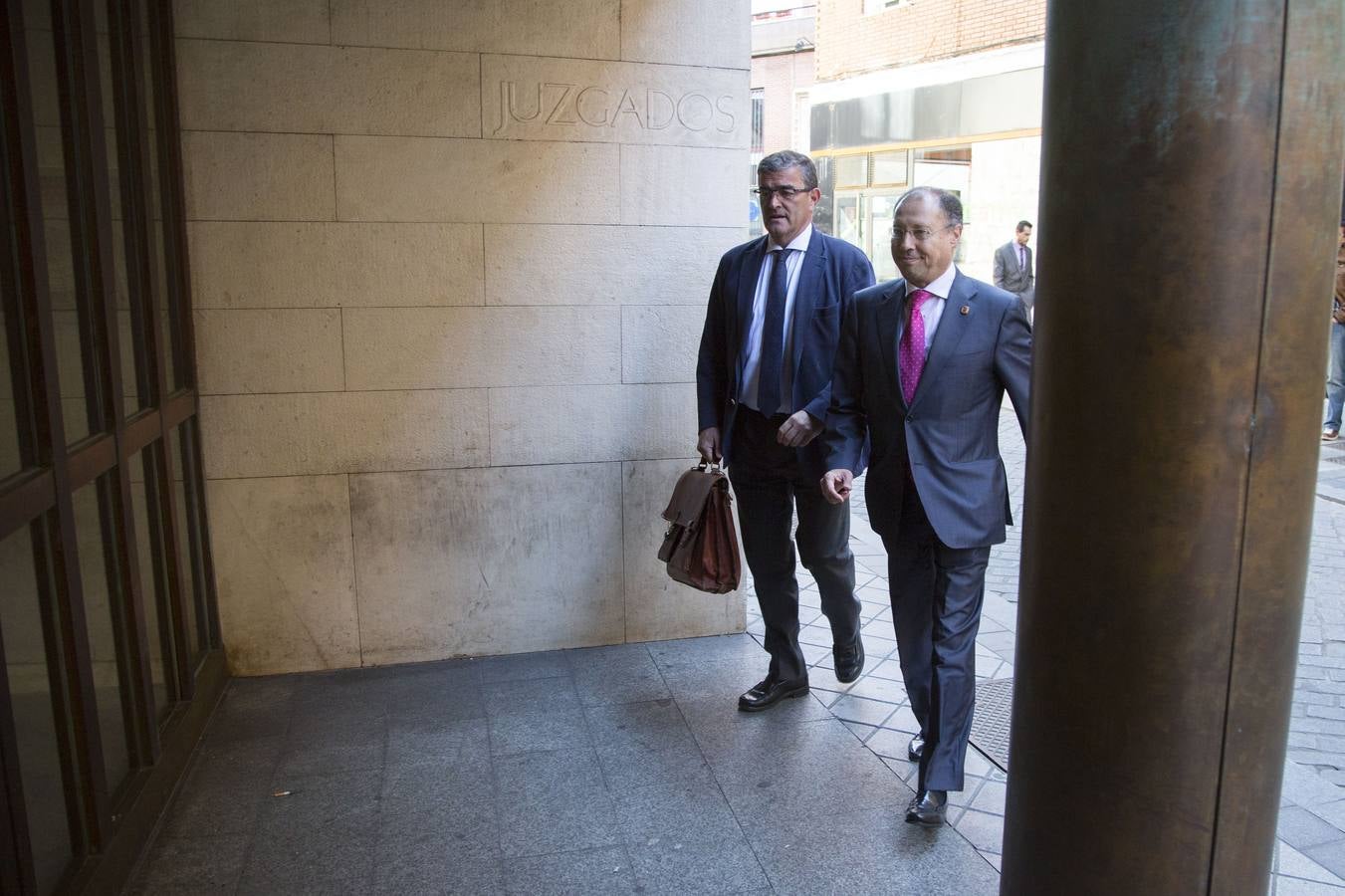 El exconcejal Alfredo Blanco a su llegada al juzgado.