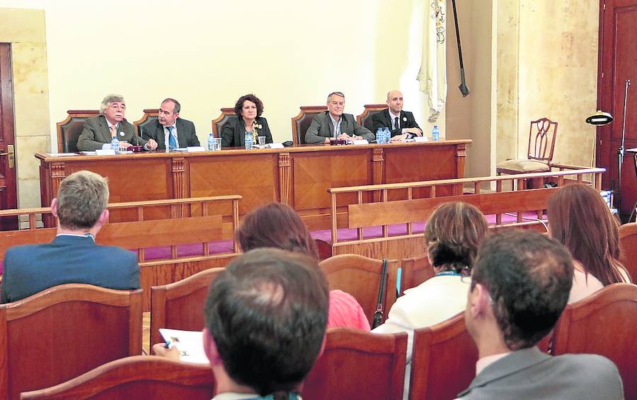 Las jornadas comenzaron ayer en el Aula Magna de la Facultad de Filología. 