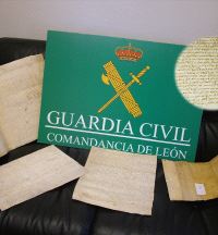 Imagen facilitada por la Guardia Civil de los manuscritos. / EL NORTE