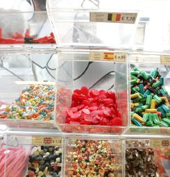 Diferentes golosinas en una tienda. / EL NORTE