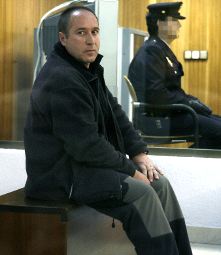 Parot, sentado en el banquillo en enero de este año. / EFE