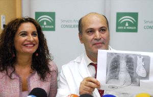 Colocan un desfibrilador automático a un bebé de dos meses en Granada