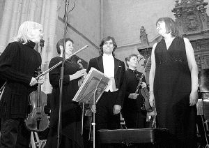 Ramón Torrelledó, tercero por la izquierda, en el Concierto de Navidad del año 2005. / M. DE LA FUENTE