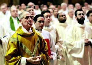 El padre Nicolás celebra misa en la Iglesia de Jesús de Roma tras ser elegido nuevo prepósito. / R. L.-AP