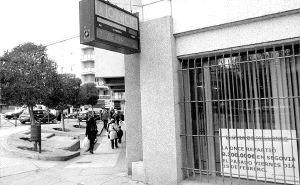 Sede provincial de la ONCE en Segovia, donde puede leerse un cartel que anunciaba el premio dado. / ANTONIO DE TORRE