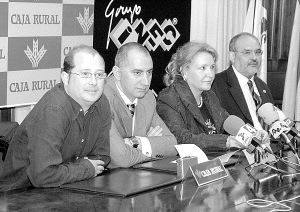 Carlos Baz, José Nuno, Carmen Ferreras y Félix Rodríguez, durante la rueda de prensa. / TICO LUCA