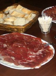 Raciones de jamón curado.