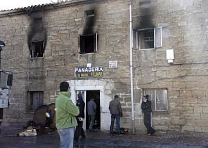 Estado en el que quedó la vivienda tras el incendio. / F. VELEZ-EFE
