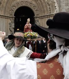 Los abulenses celebran la procesión de San Segundo, patrón de Ávila. / R. HERNÁNDEZ