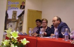 Una vecina recoge en un libro el folclore y las tradiciones de la localidad