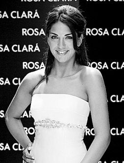 Lorena Bernal se viste de novia para Rosa Clará pensando ya en su propia boda