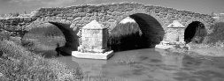 Además de los rollos, en la ruta se pueden contemplar construcciones como este puente romano situado en Becilla de Valderaduey./ FOTOS DE J. P.