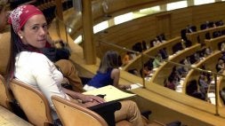 La cantante Cristina del Valle, en el Senado, en una comisión sobre la violencia de género. / B. R. - EFE