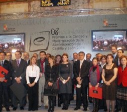 Los premiados, en el acto de entrega. / DICYT