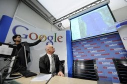 Google Earth permite bucear y localizar zonas del fondo marino