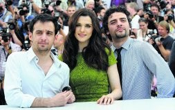 Desde la izquierda, Alejandro Amenábar, Rachel Weisz y Oscar Isaac. / ANN-CHRISTINE POUJOULAT-AFP