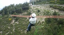 Un joven practica una actividad de aventura. / EL NORTE