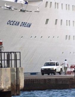 La pareja española retenida en el 'Ocean Dream' está bien y espera regresar «lo antes posible»