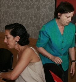 Mercedes Cantalapiedra y Mercedes Guillamón, el viernes en el Calderón, durante la rueda de prensa de Maribel Verdú./ G. VILLAMIL