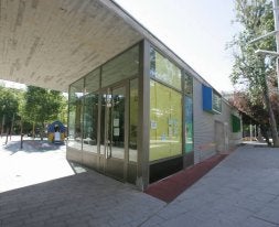 Edificio que alberga la ludoteca del Salón./ J. RUIZ