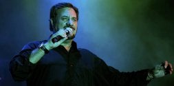 Emilio José lleva la música a La Victoria