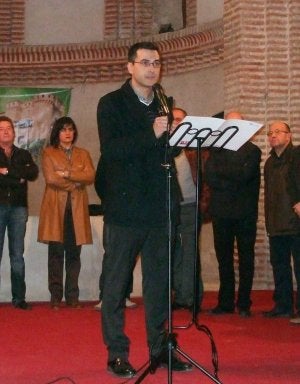 Rubén Arranz en una intervencion pública en Cuéllar./ M. R.