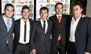 Damaso y Jesús Arellano escoltan a Rodríguez Santiago, junto con Montaralla López y el colegiado Pérez Burrul.Jesús Herrero, junto con el presidente de la Delegación Territorial de Fútbol de Valladolid, Manuel Heredia.