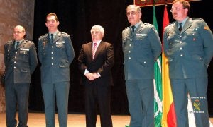 Jesús Suárez (izquierda) y Antonio Rodríguez-Medel, durante la entrega del premio. ::
EL NORTE