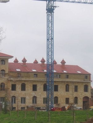 Un vecino de La Unión construye una residencia «para impulsar la zona»