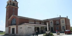 Iglesia de San Esteban, en cuyo honor se celebran fiestas el primer fin de semana de septiembre y el 26 de diciembre. ::
M. R.