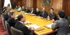 El presidente y el vicepresidente de la Diputación, en la reunión con representantes de consorcios y sociedades para explicarles el plan de ajuste y en qué medida les afectará.                                  ::                             LUIS CALLEJA