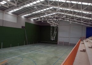 Interior de las nuevas instalaciones deportivas construidas sobre el frontón. ::
M. R.