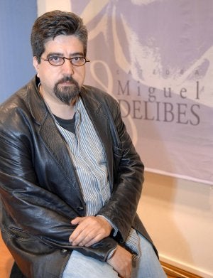 Luis García Jambrina, en una intervención en la Cátedra Miguel Delibes. ::                             M. A. SANTOS