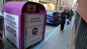 La Asociación Apyfim Alcázar recibe 11.000 euros de los contenedores de ropa usada