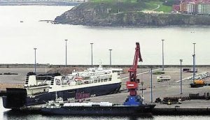 Renault embarca en Gijón