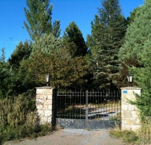 Acceso a la finca El Sahugal, ahora de uso turístico. ::
BORJA BARBA